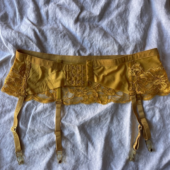 La Perla mustard yellow garter belt size 42 FR - Picture 4 of 7